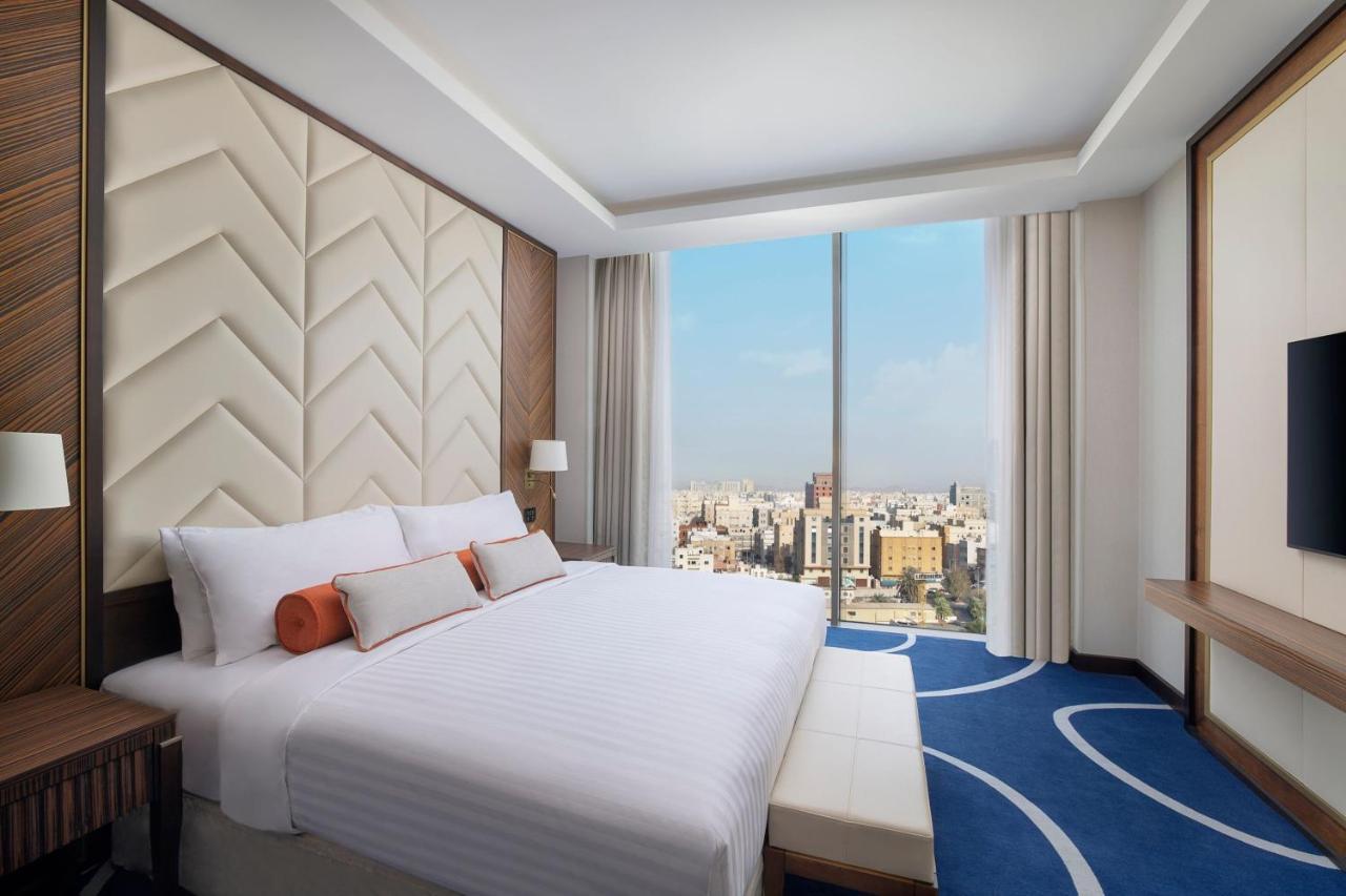 Jeddah Marriott Hotel Madinah Road Exteriér fotografie A bedroom at the hotel