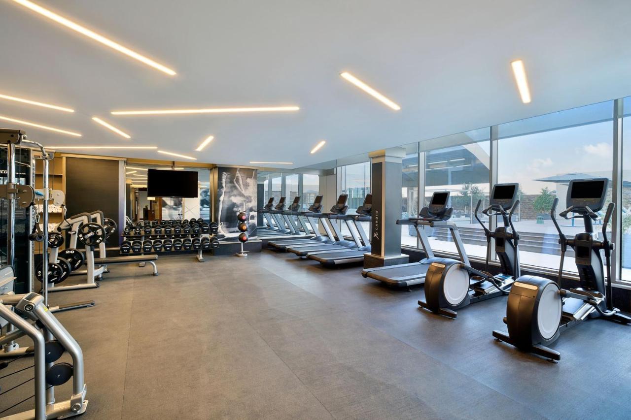 Jeddah Marriott Hotel Madinah Road Exteriér fotografie The gym at the hotel