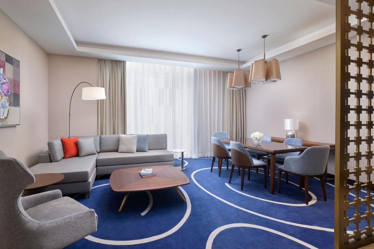 Jeddah Marriott Hotel Madinah Road Exteriér fotografie A suite at the hotel