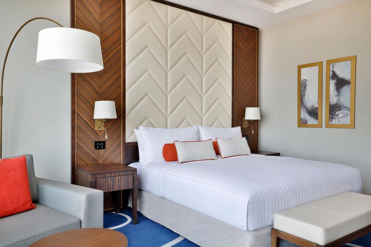 Jeddah Marriott Hotel Madinah Road Exteriér fotografie A guest room at the hotel