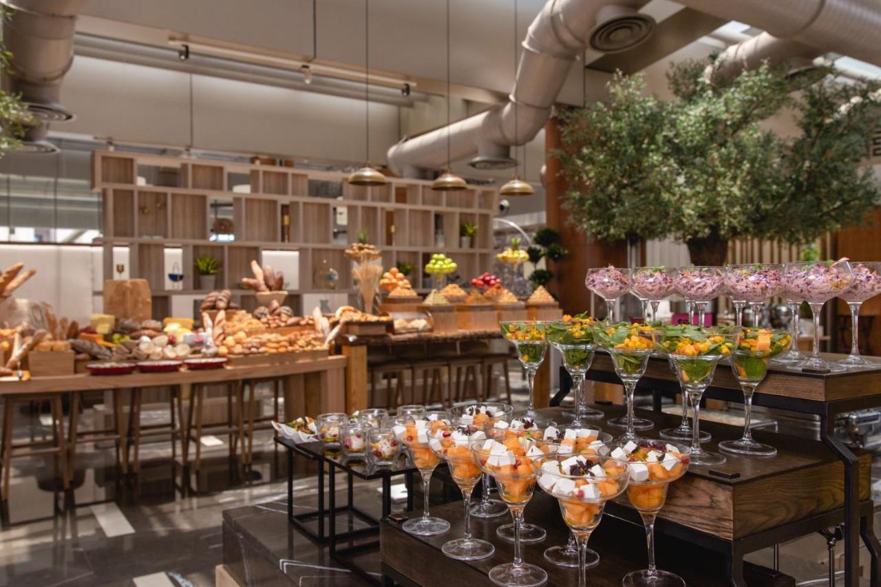 Jeddah Marriott Hotel Madinah Road Exteriér fotografie The buffet at the restaurant