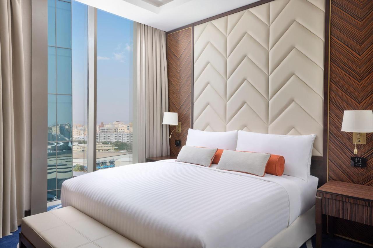 Jeddah Marriott Hotel Madinah Road Exteriér fotografie A bedroom at the hotel