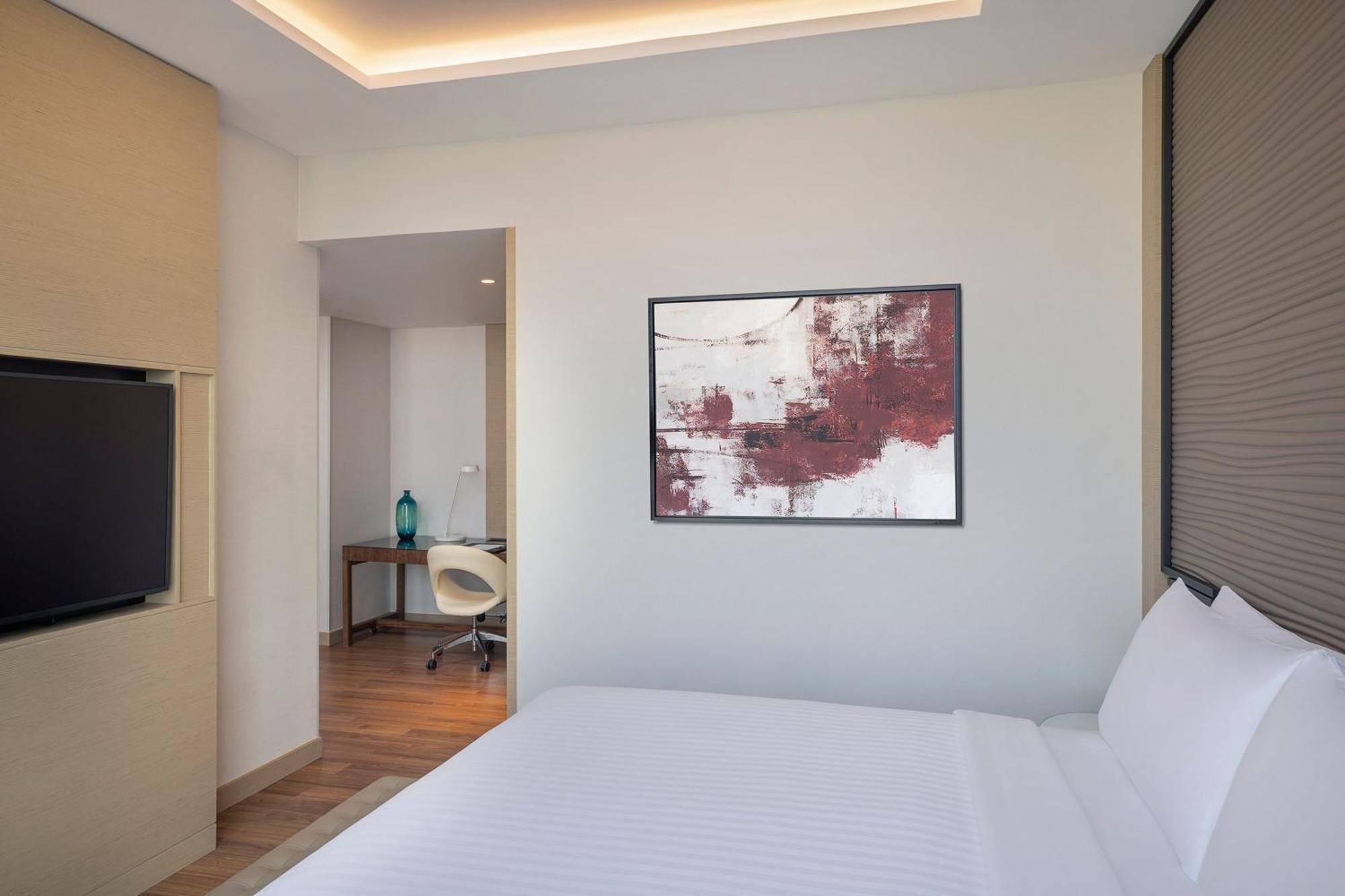Jeddah Marriott Hotel Madinah Road Exteriér fotografie A bedroom at the hotel