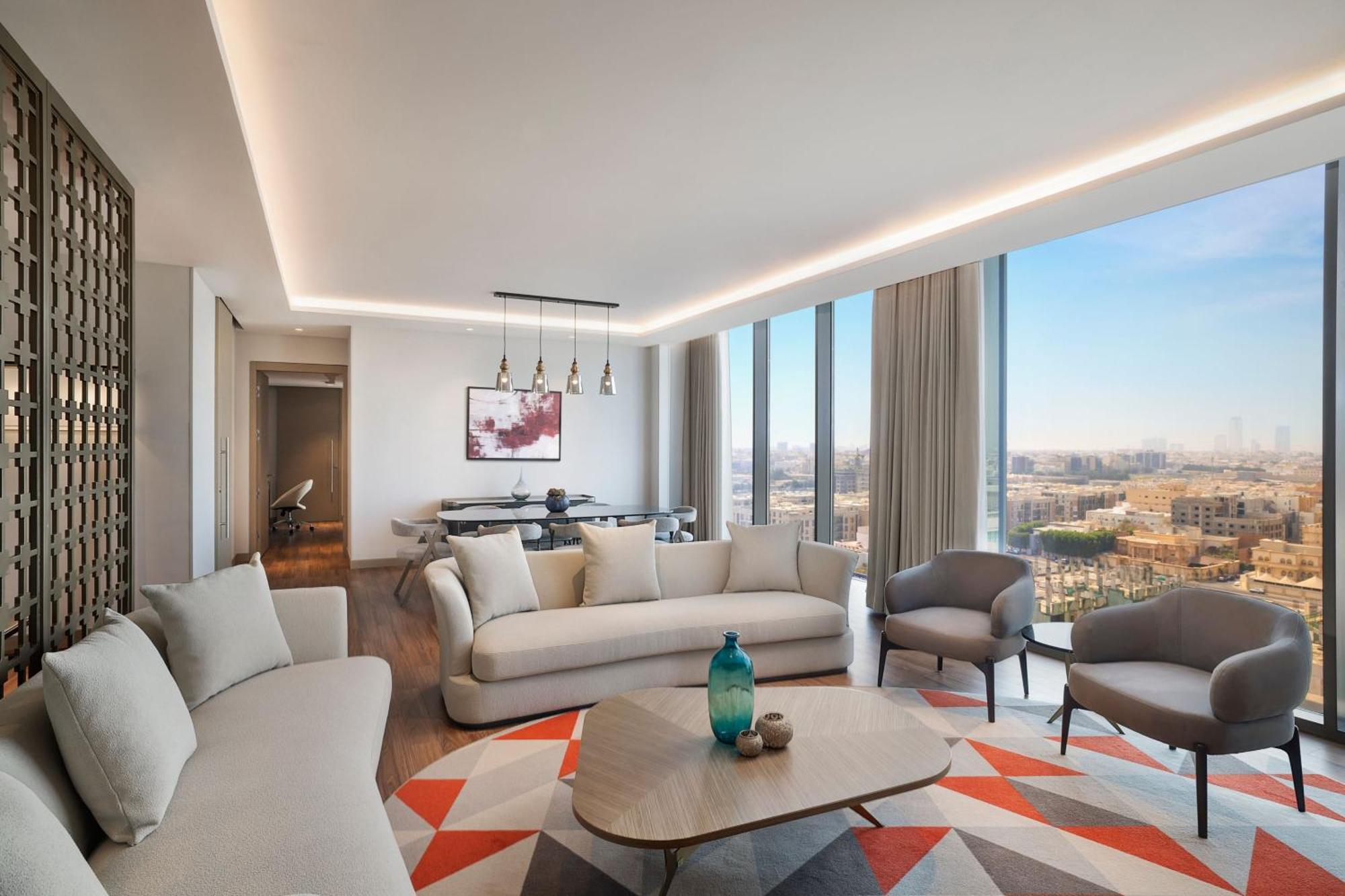 Jeddah Marriott Hotel Madinah Road Exteriér fotografie The living room of a three-bedroom apartment
