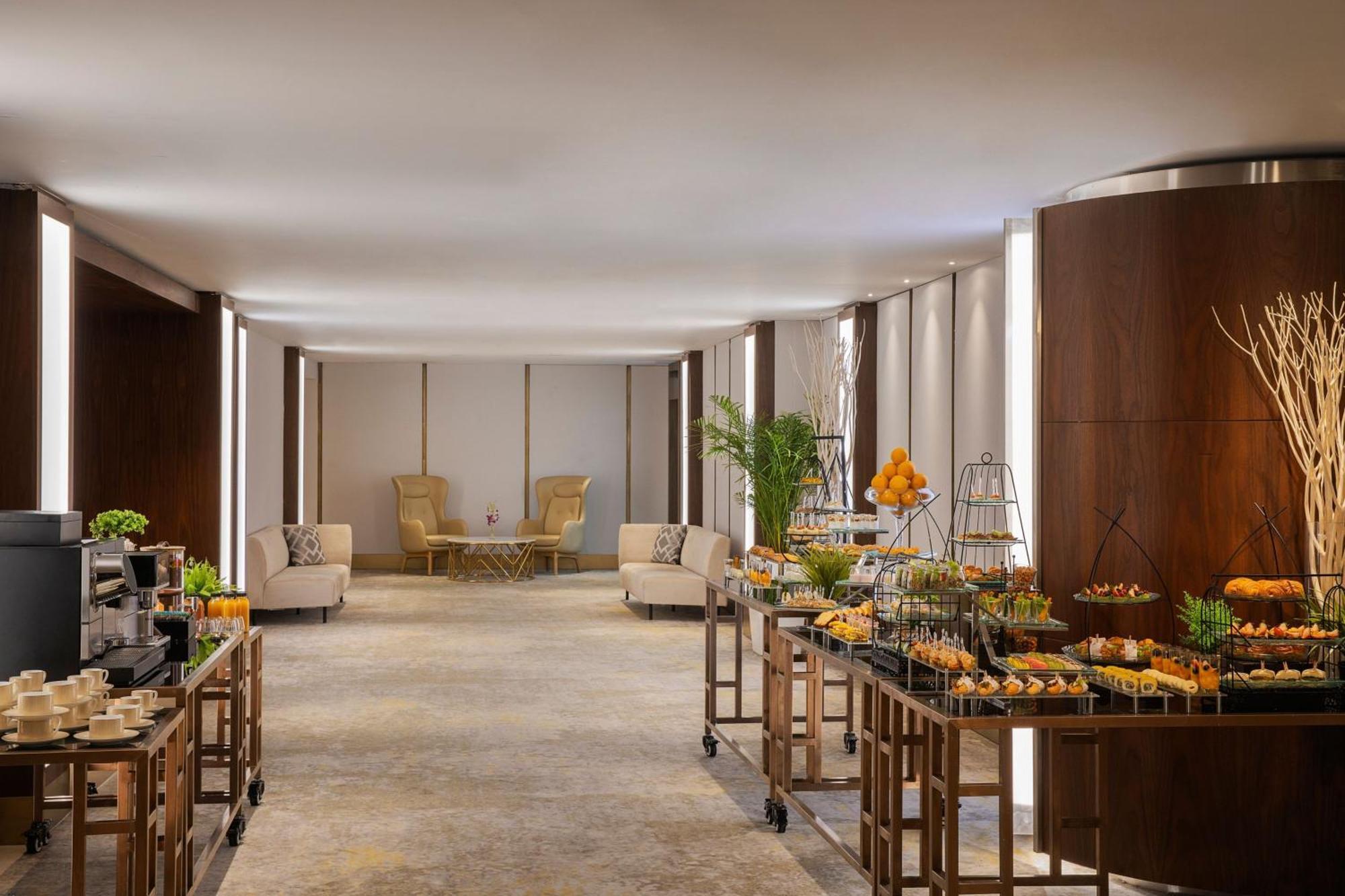 Jeddah Marriott Hotel Madinah Road Exteriér fotografie The Westin Mumbai International Airport