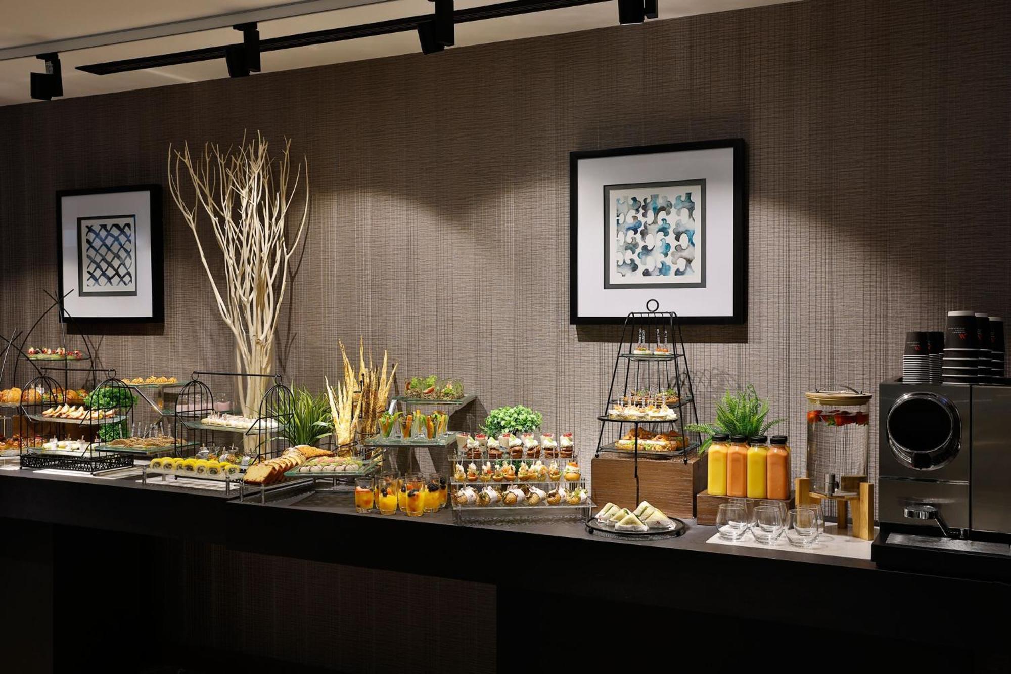 Jeddah Marriott Hotel Madinah Road Exteriér fotografie A buffet at a hotel