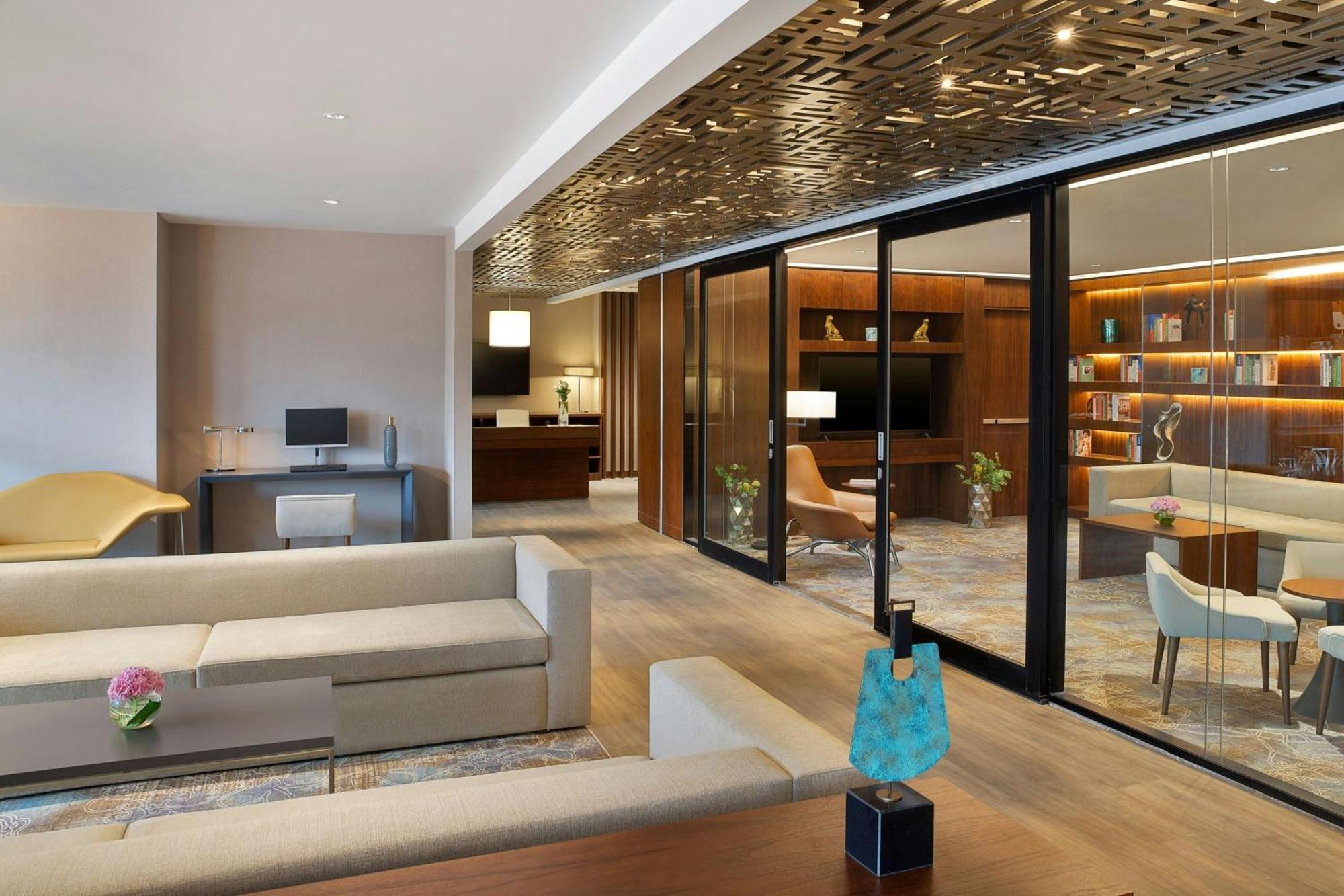 Jeddah Marriott Hotel Madinah Road Exteriér fotografie The Westin Mumbai International Airport